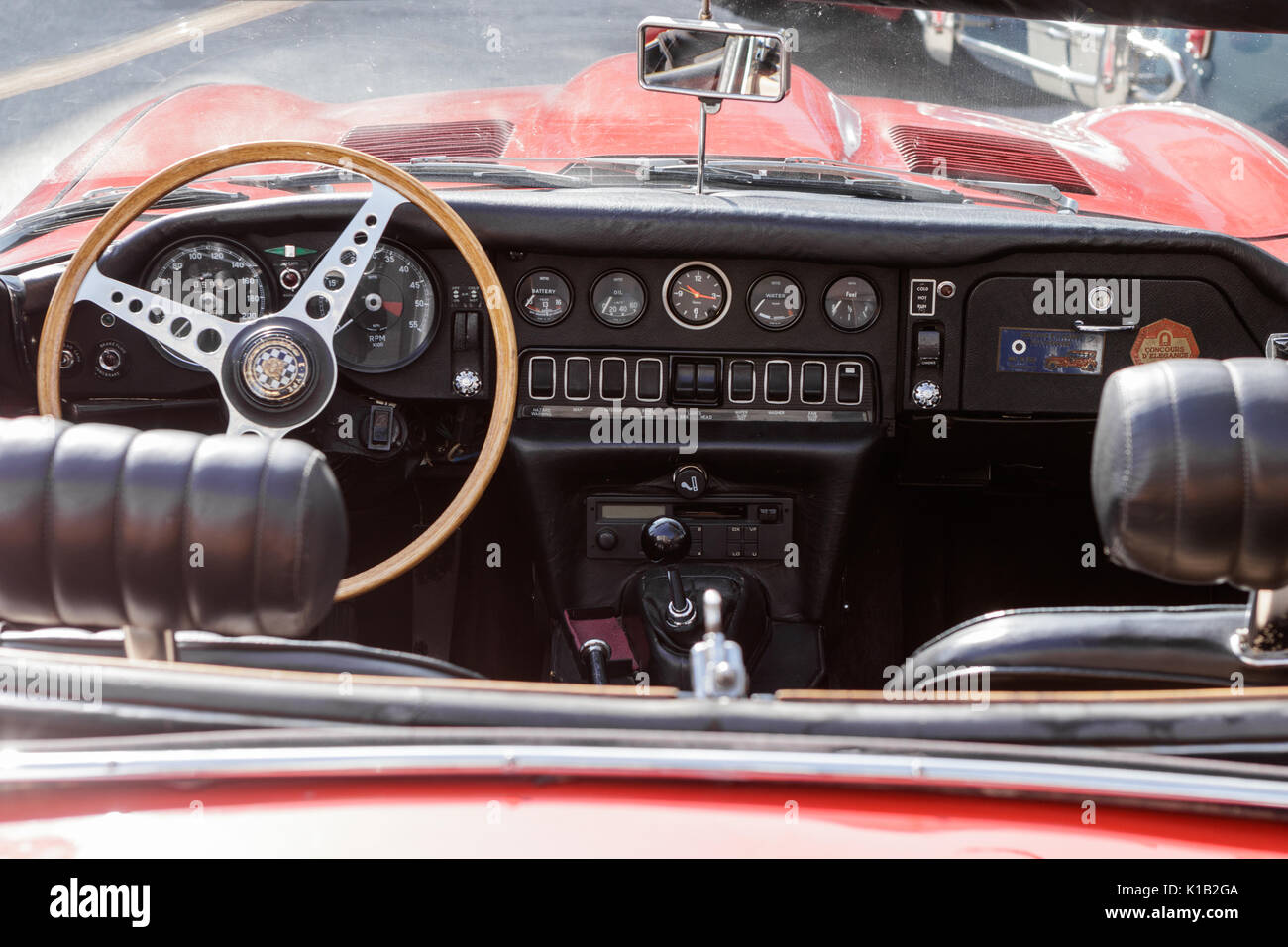 Reutlingen, Germania - 20 agosto 2017: Jaguar E-Type oldtimer auto all'Reutlinger Oldtimertag evento su agosto 20, 2017 a Reutlingen, Germania. Foto Stock