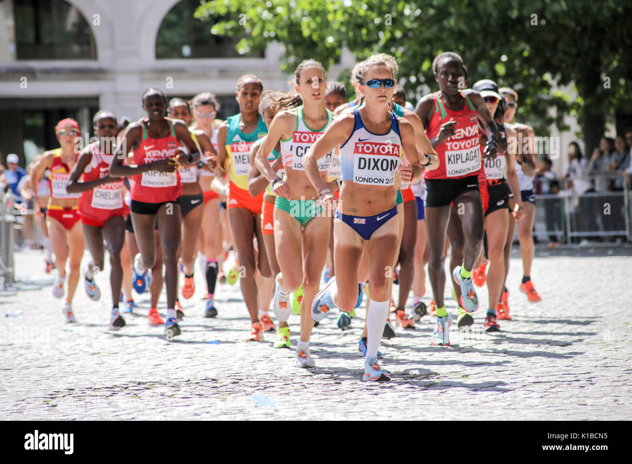 Il 6 agosto 2017, Londra: Alyson Dixon (GBR) conduce la gara nelle prime fasi della IAAF Campionati del mondo femminile di maratona 2017 Foto Stock