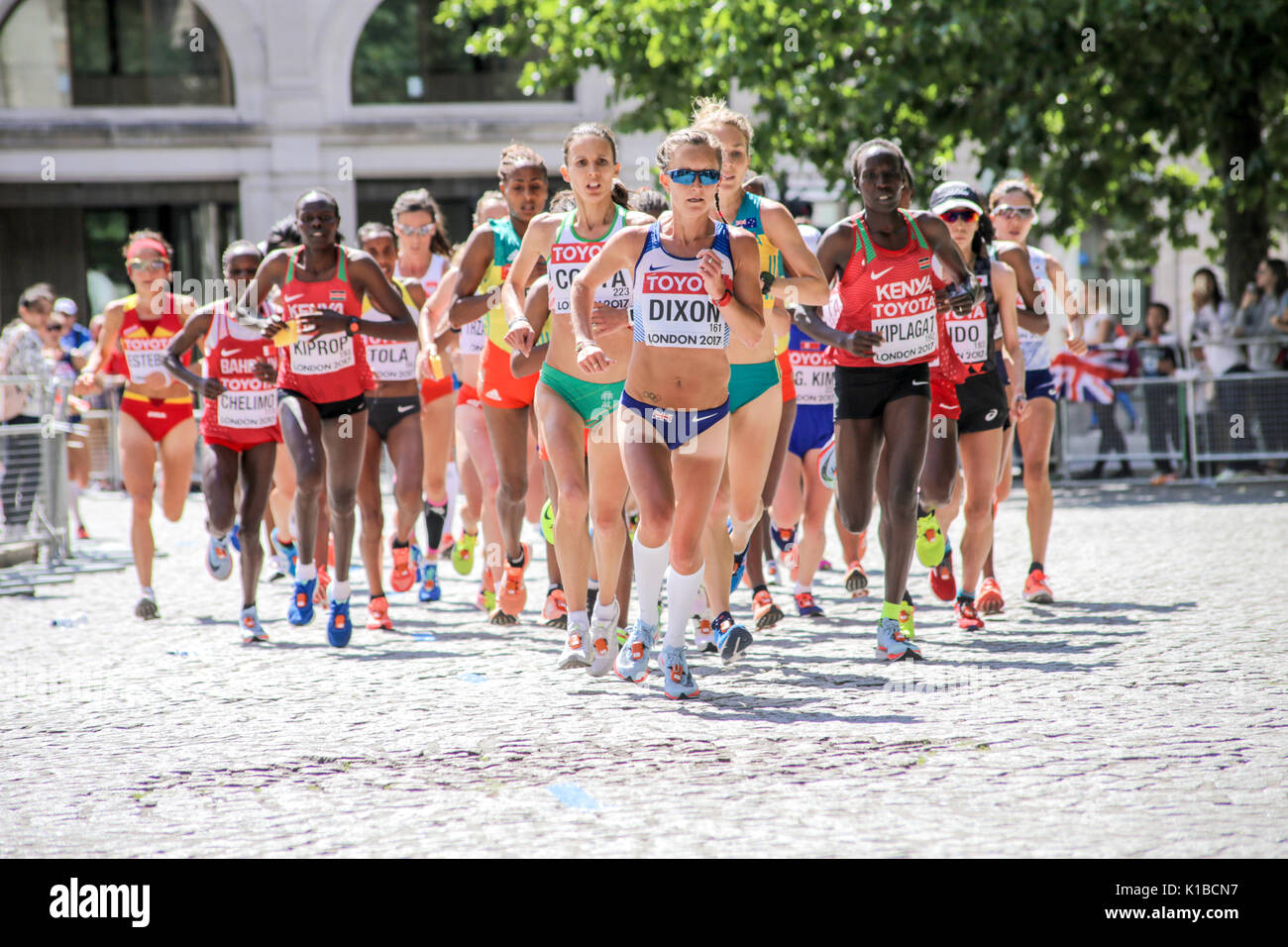 Il 6 agosto 2017, Londra: Alyson Dixon (GBR) conduce la gara nelle prime fasi della IAAF Campionati del mondo femminile di maratona 2017 Foto Stock