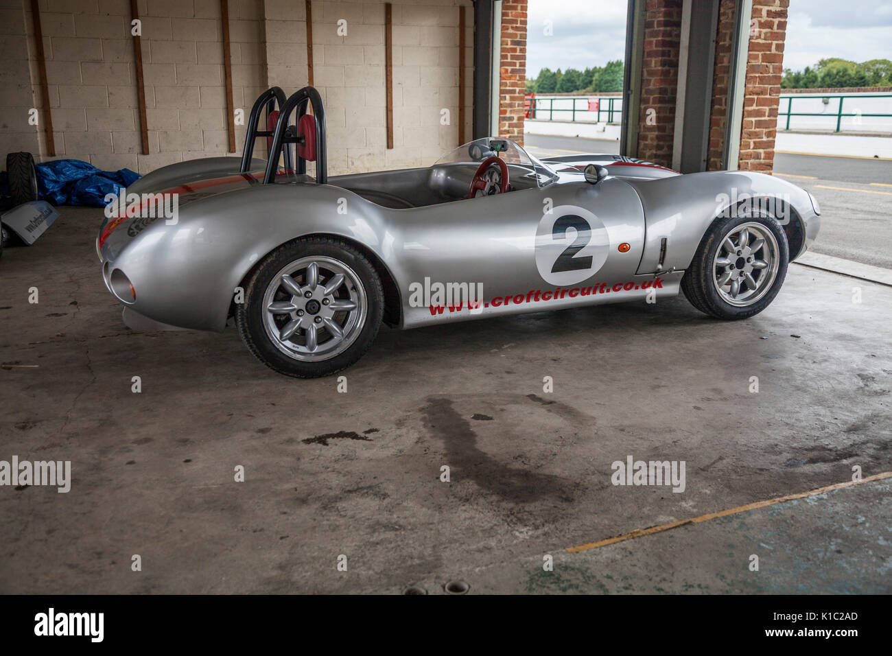 Ginetta G20 auto parcheggiate fino al circuito di Croft, Dalton-su-Tees, North Yorkshire, Inghilterra, Regno Unito Foto Stock