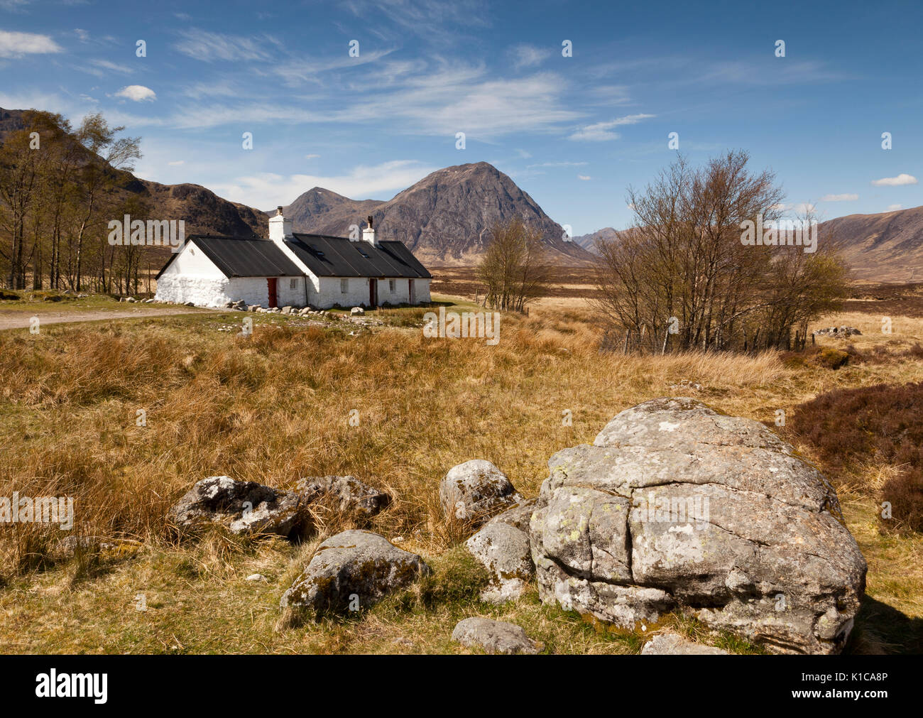 Black Rock Cottage e la Buchaille Etive Mor montagna, Glencoe, Scotland, Regno Unito Foto Stock