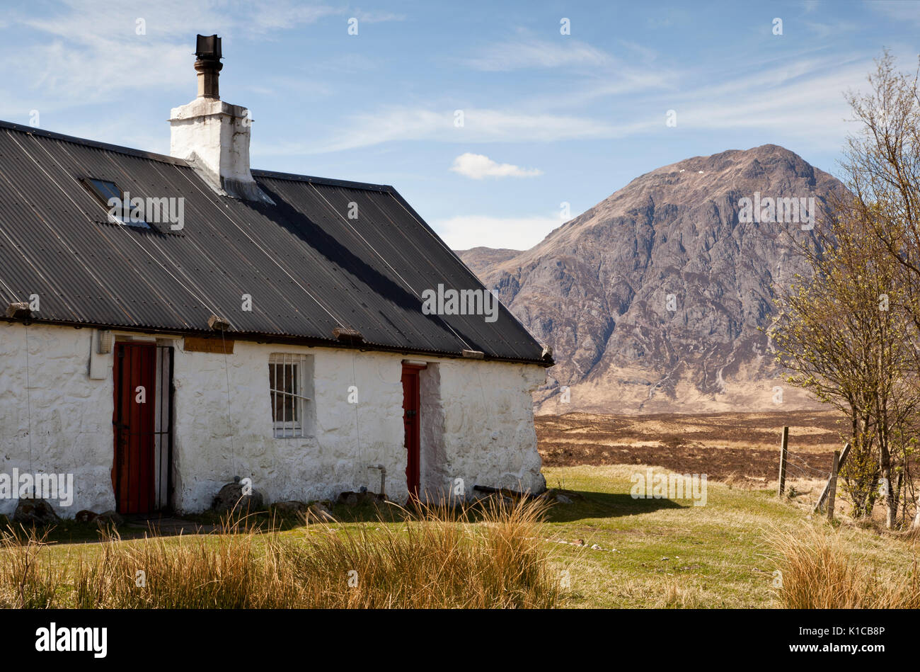 Black Rock Cottage e la Buchaille Etive Mor montagna, Glencoe, Scotland, Regno Unito Foto Stock