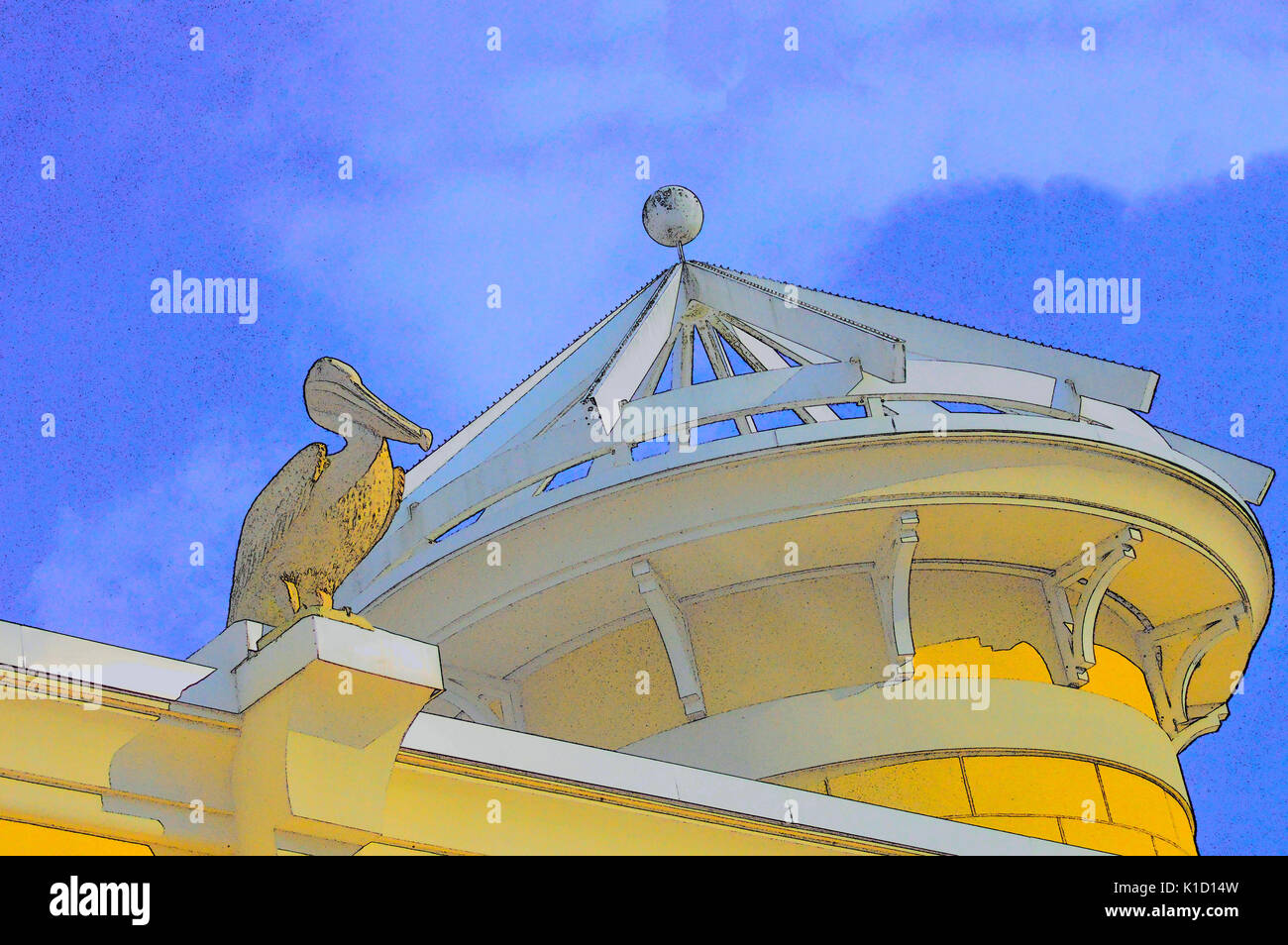 Un colorato versione grafica di una pietra pelican statua seduto accanto a una cupola in corrispondenza di un angolo al Pelican plaza in Gulf Shores Florida Foto Stock