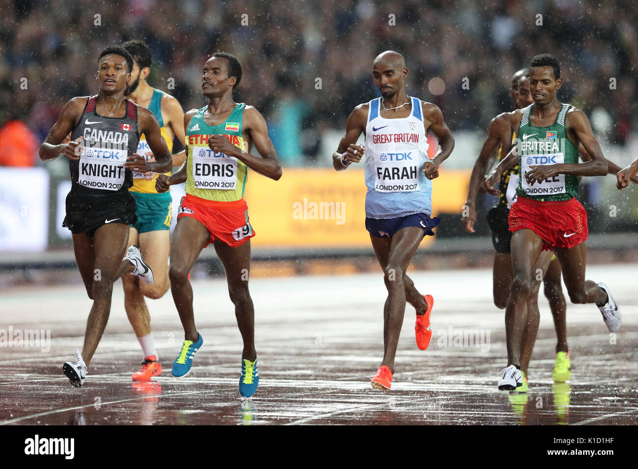 Mo FARAH (Gran Bretagna), Justyn cavaliere (Canada), Aron KIFLE (Eritrea), Muktar EDRIS (Etiopia) concorrenti negli uomini del 5000m 1 di calore al 2017, IAAF Campionati del Mondo, Queen Elizabeth Olympic Park, Stratford, Londra, Regno Unito. Foto Stock