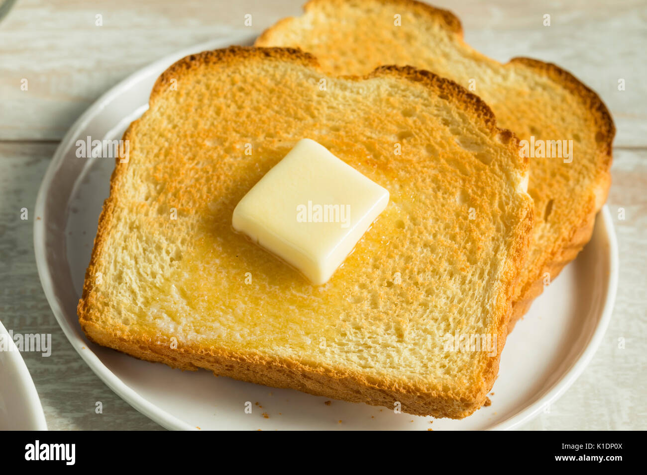 Healthy White pane tostato con un tampone di burro Foto Stock