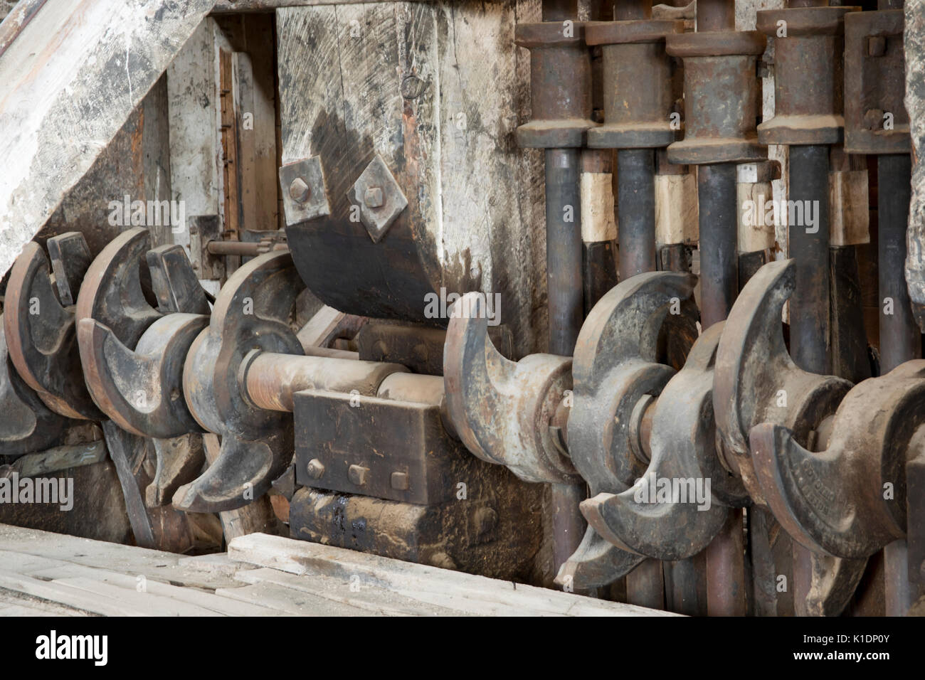Timbro o mulino standard apparecchiature in miniera d'oro in Bodie State Historic Park. Foto Stock