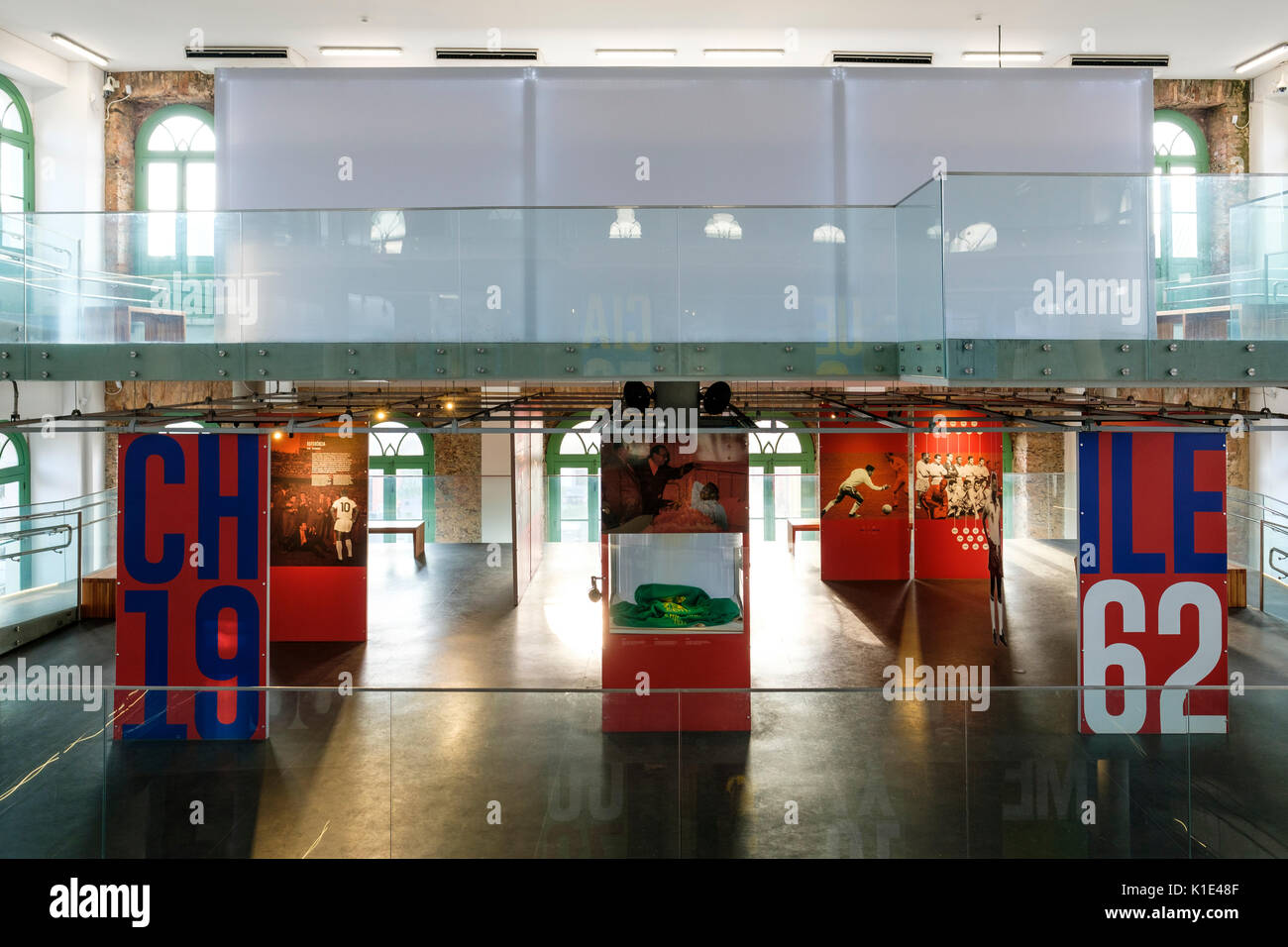 Vista dal terzo piano del museo di Pele (Museu Pelé), dedicato al brasiliano della leggenda del calcio Edson Arantes do Nascimento, SANTOS, Brasile. Foto Stock