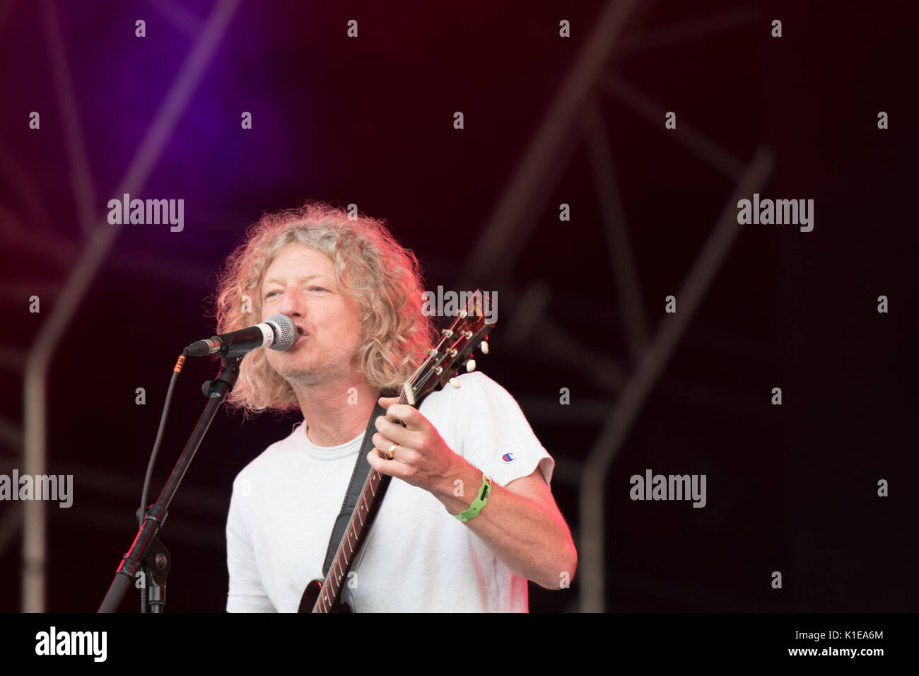Carfest southwest Lyndhurst Park Farm, Overton, Basingstoke. Sabato 26 Agosto 2017 Il cast di eseguire sul palco Foto Stock