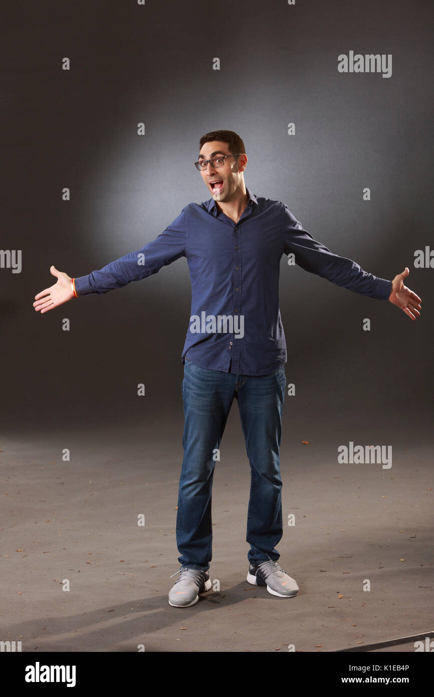 Edimburgo, Scozia, Regno Unito. Il 27 agosto, 2017. Giorno 16 Edinburgh International Book Festival. Nella foto: Sav Akyuz, illustrator prenota i bambini. Credito: pak@ Mera/Alamy Live News Foto Stock