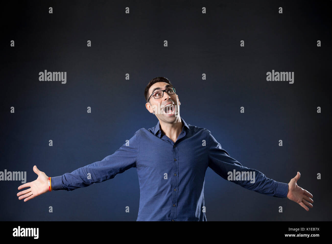 Edinburgh, Regno Unito. Il 27 agosto, 2017. Sav Akyuz, l'illustratore di libri per bambini e storyboard artist, apparendo a Edinburgh International Book Festival. Credito: GARY DOAK/Alamy Live News Foto Stock