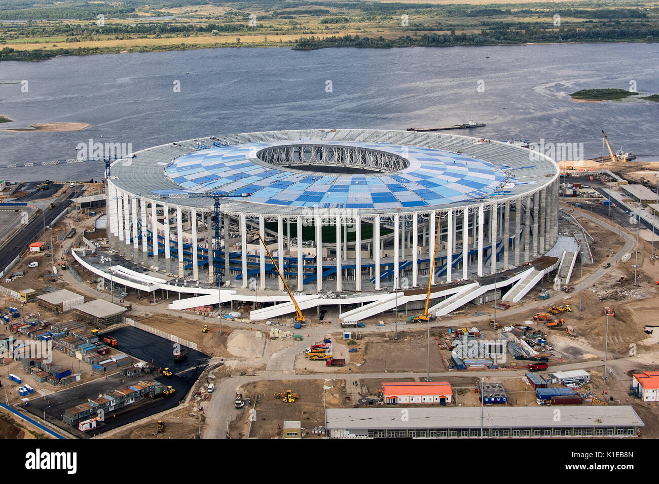 Foto di Nizhny Novgorod Stadium prese a Nizhny Novgorod, Russia, 26 agosto 2017 (antenna shot). La città ospita uno dei luoghi della FIFA 2018 Coppa del Mondo in Russia. Foto: Marius Becker/dpa Foto Stock