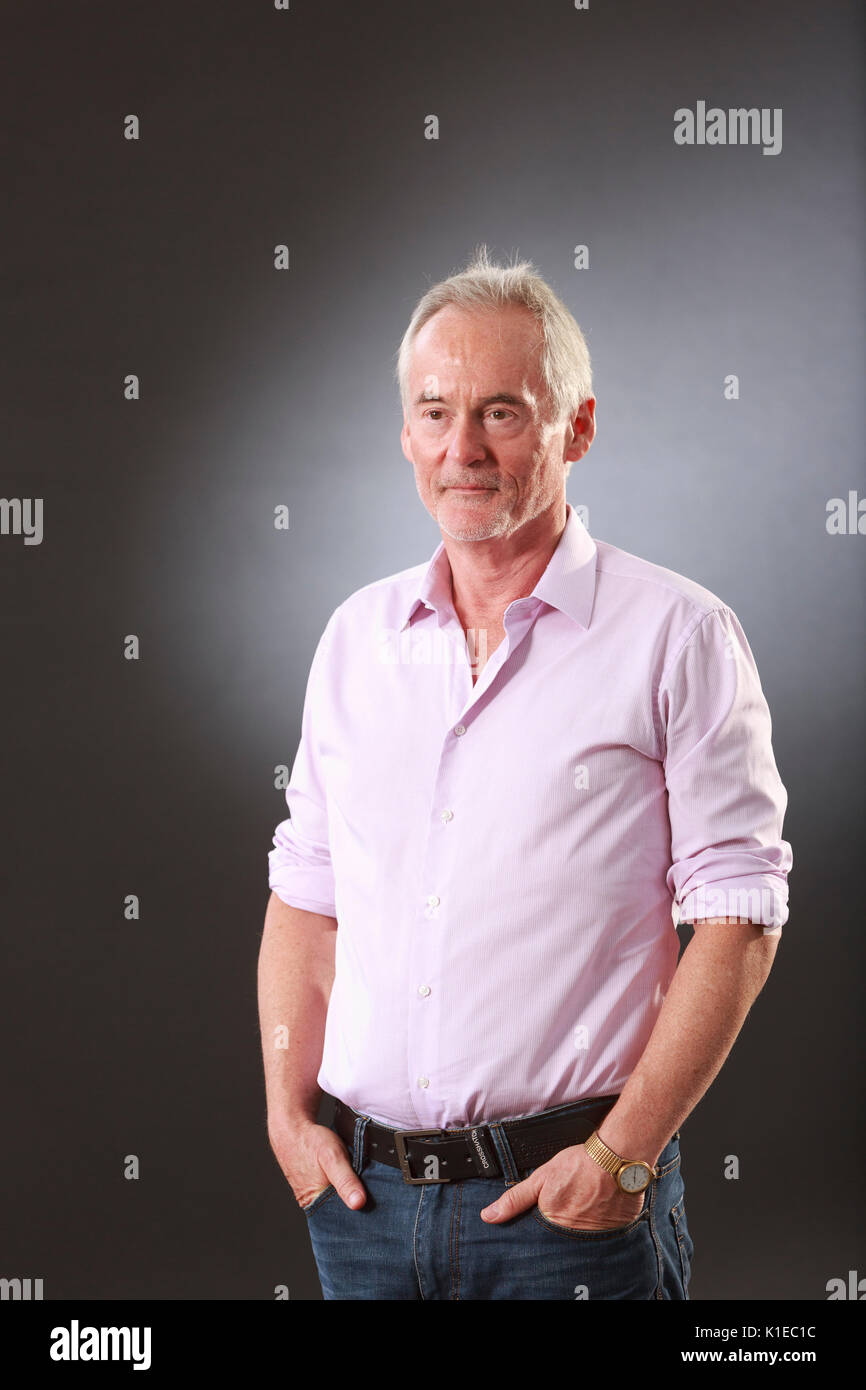 Edimburgo, Scozia, Regno Unito. Il 27 agosto, 2017. Giorno 16 Edinburgh International Book Festival. Nella foto: Martin Sixsmith è un autore britannico e la radio/televisione presenter, principalmente lavora per la BBC. Credito: pak@ Mera/Alamy Live News Foto Stock