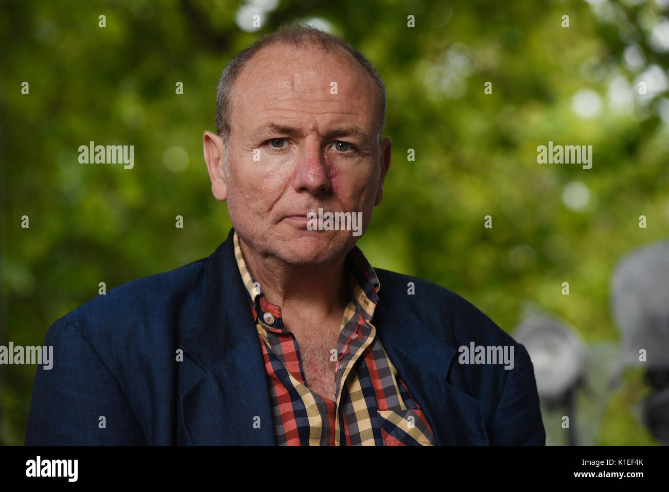 Edimburgo, Scozia, Regno Unito. Il 27 agosto, 2017. L'Edinburgh International Book Festival Domenica 27 agosto. Inglese scrittore freelance Graham Caveney parla con Richard barba sulle storie familiari. Credito: Stuart Cobley/Alamy Live News Foto Stock