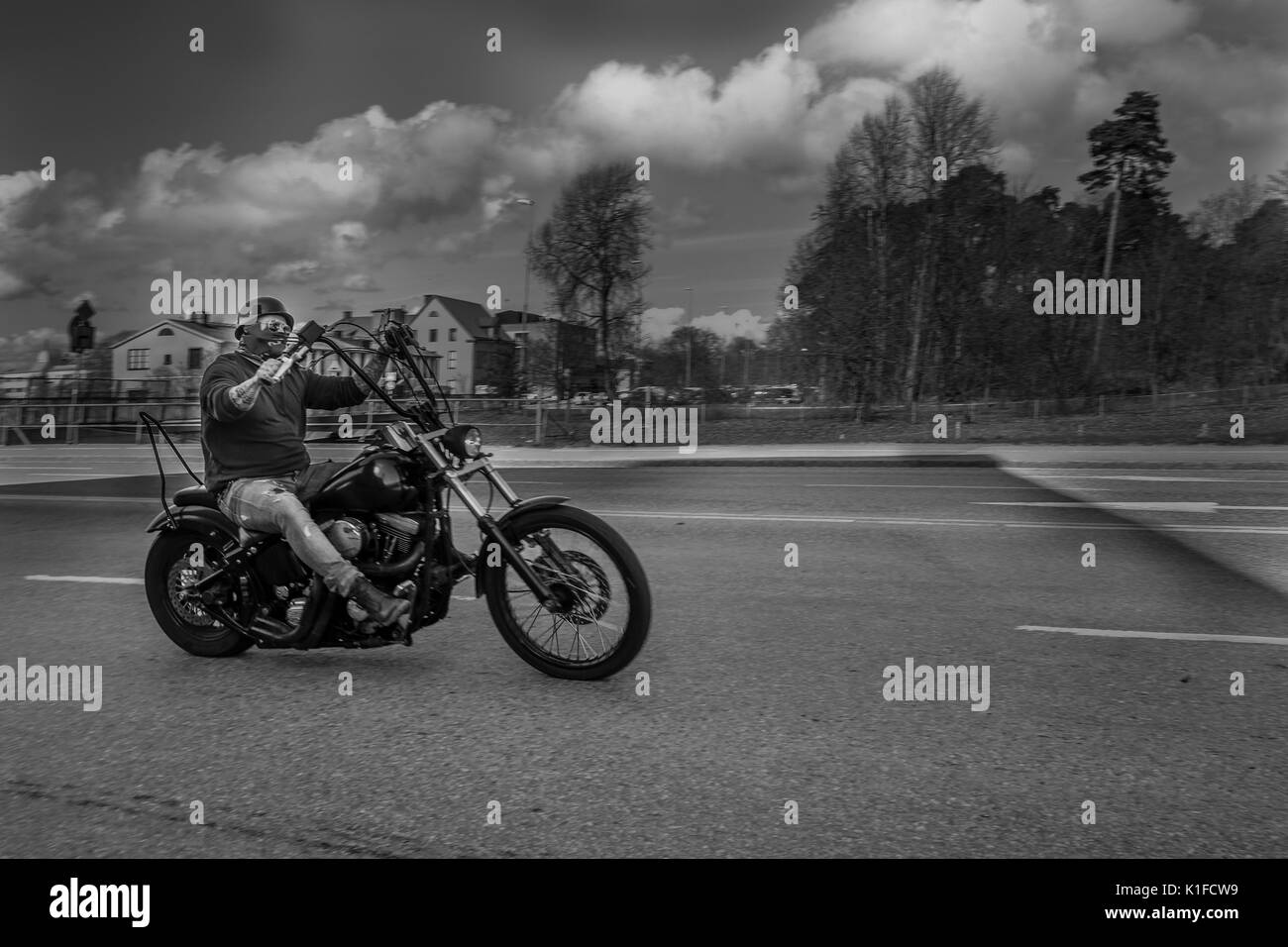 Motociclista su un Harley Davidson Foto Stock