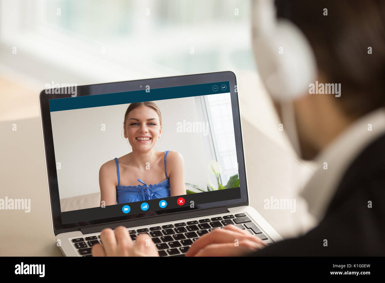 Uomo Donna chiamata con la video chat, virtual dating, distanza rel Foto Stock