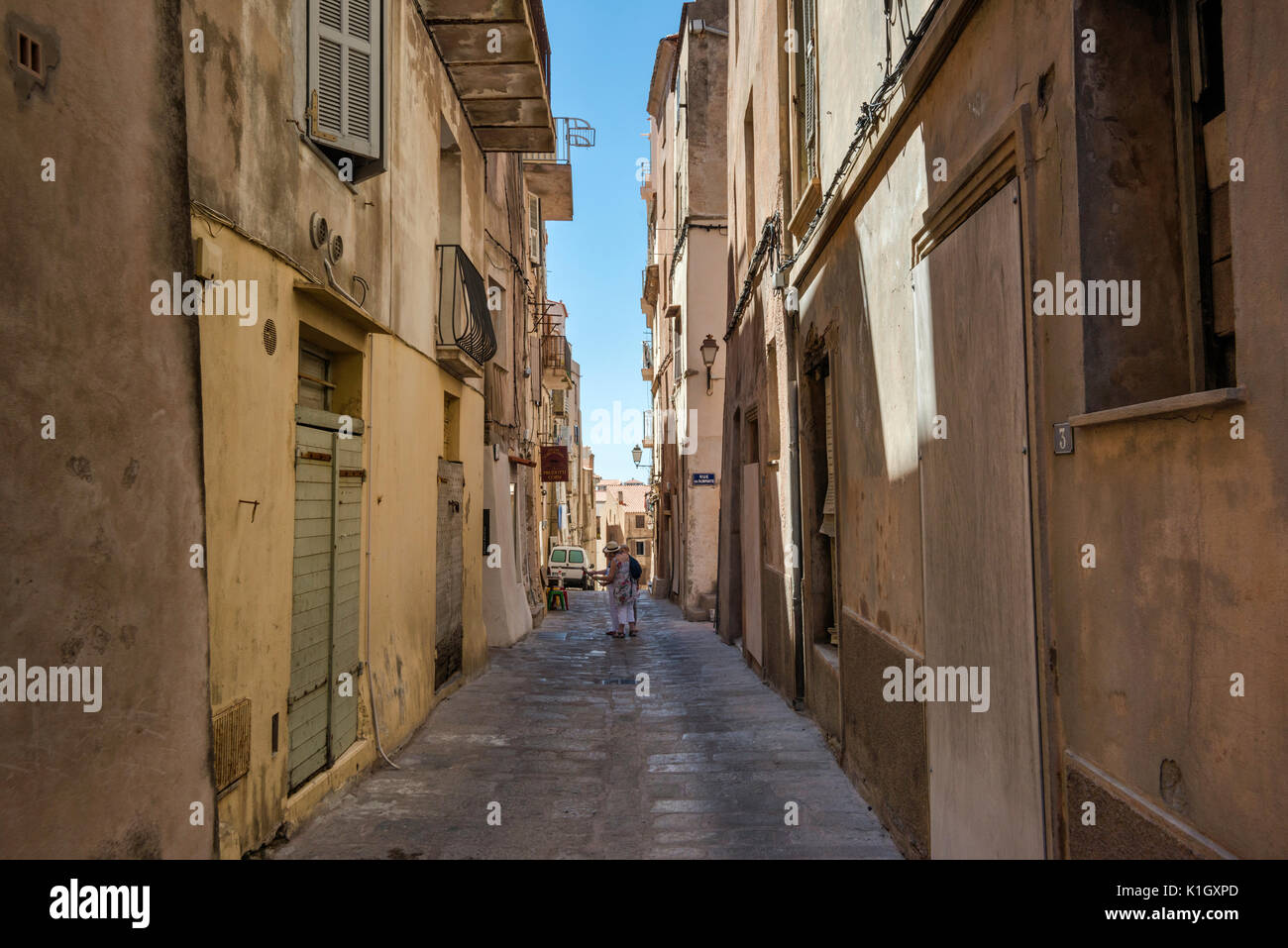 Rue Longue a Ville Haute (città alta) in Bonifacio, Corsica, Francia Foto Stock
