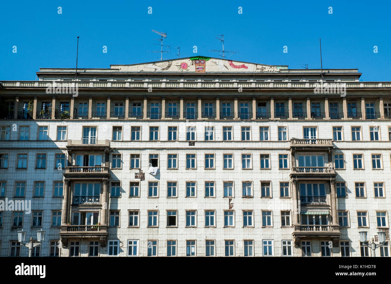 Berlino-giugno 3:tipico edificio della ex Berlino est,quartiere Friedrichshain di Berlino,,germania,su giugno 3,2011. Foto Stock