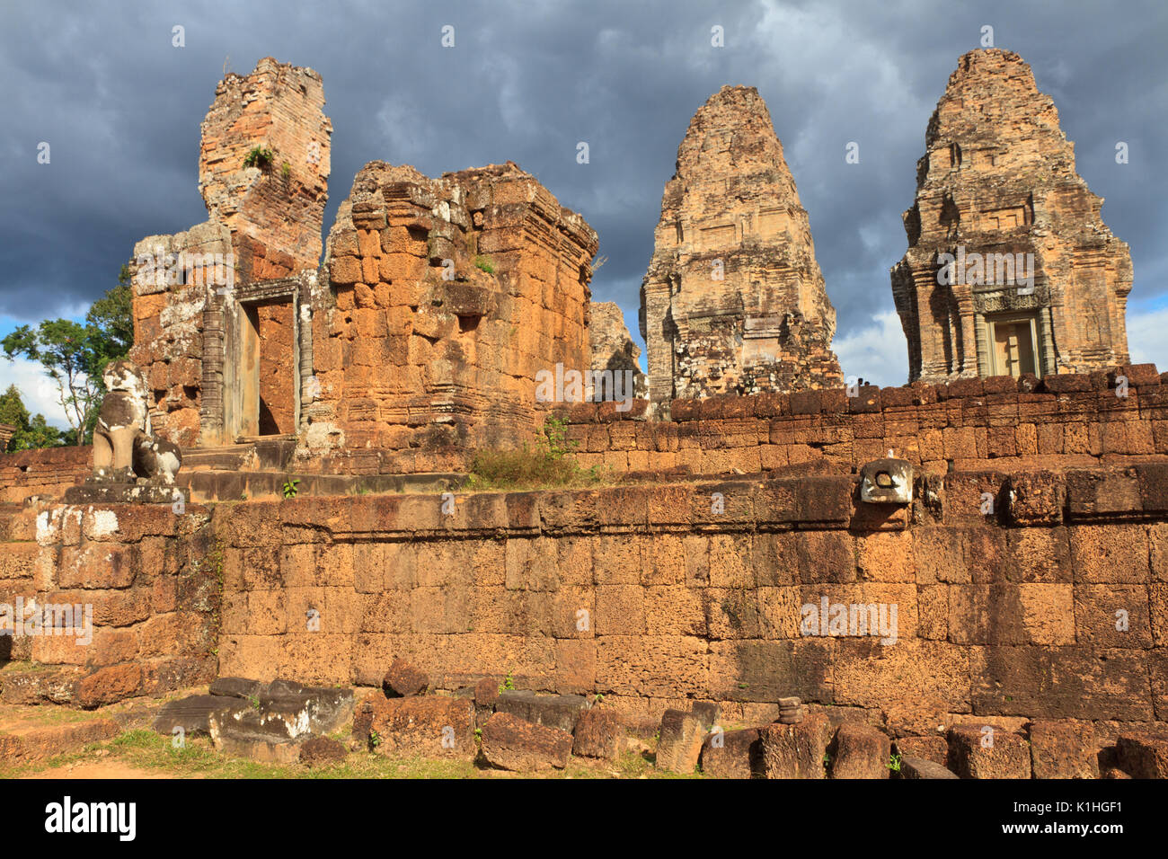 Le antiche rovine di Angkor Wat Foto Stock