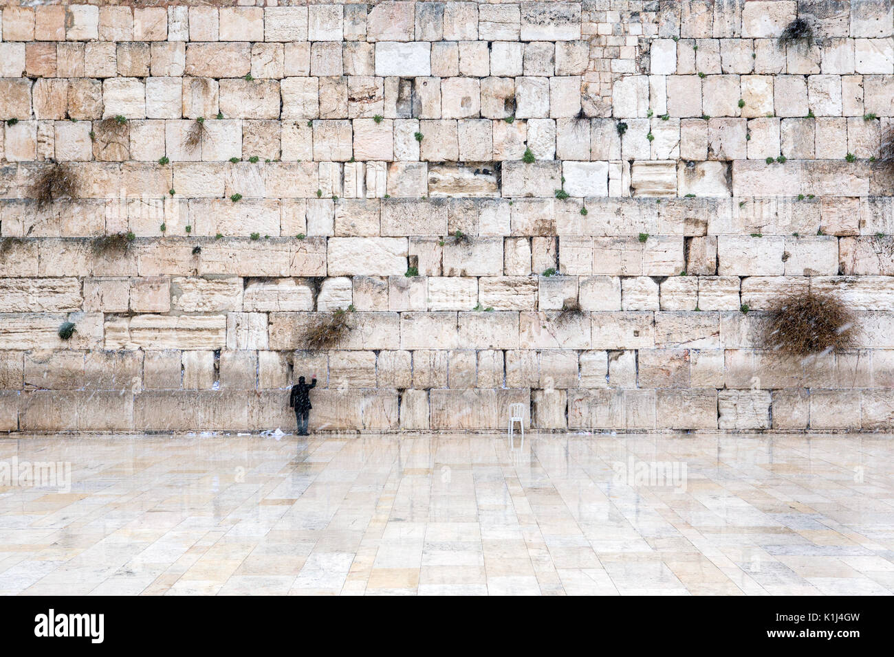 Il Muro occidentale di Gerusalemme, vuota di persone durante la neve Foto Stock