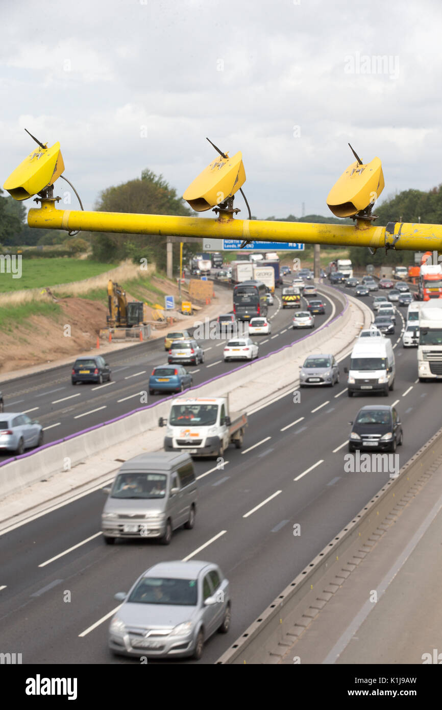 Velocità media telecamere sulla autostrada M6 nel Cheshire, UK. Foto Stock