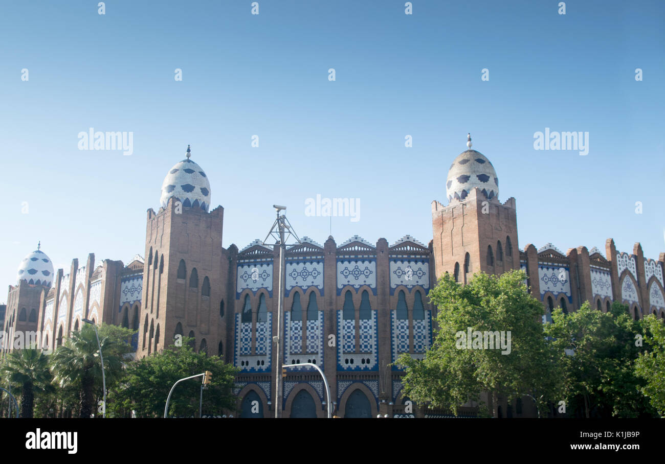 Barcellona, Spagna - 04 giugno 2017: Il Bullring Arenas su Piazza di Spagna, Barcellona, tradizionale stile architettonico neo-mudejar. La Catalogna, Spagna Foto Stock