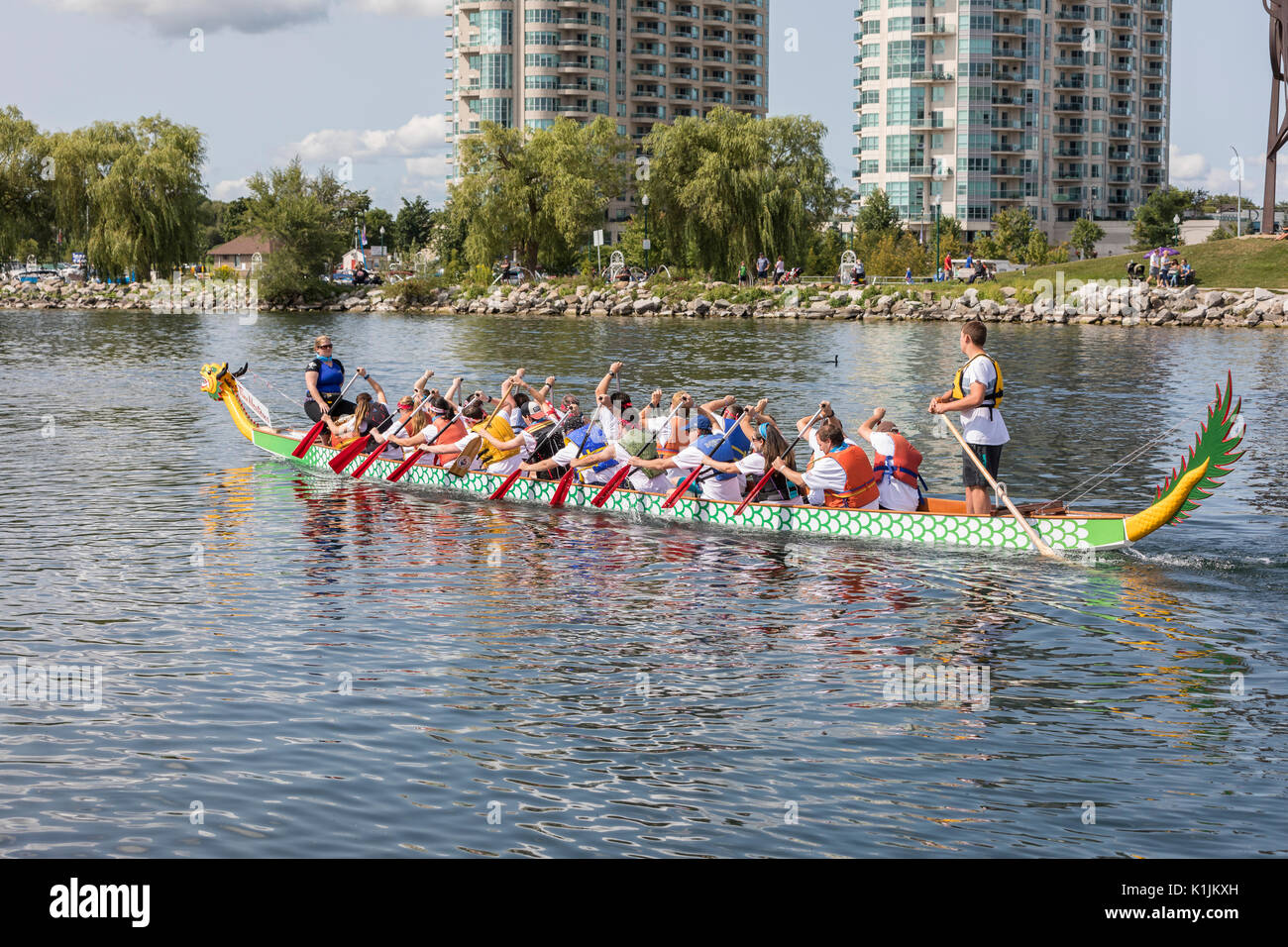Gara di Dragon Boat Foto Stock