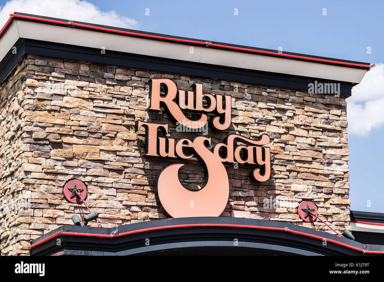 Indianapolis - Circa Agosto 2017: Ruby Tuesday informale Ristorante Posizione. Ruby Tuesday è famosa per la sua Salad Bar III Foto Stock