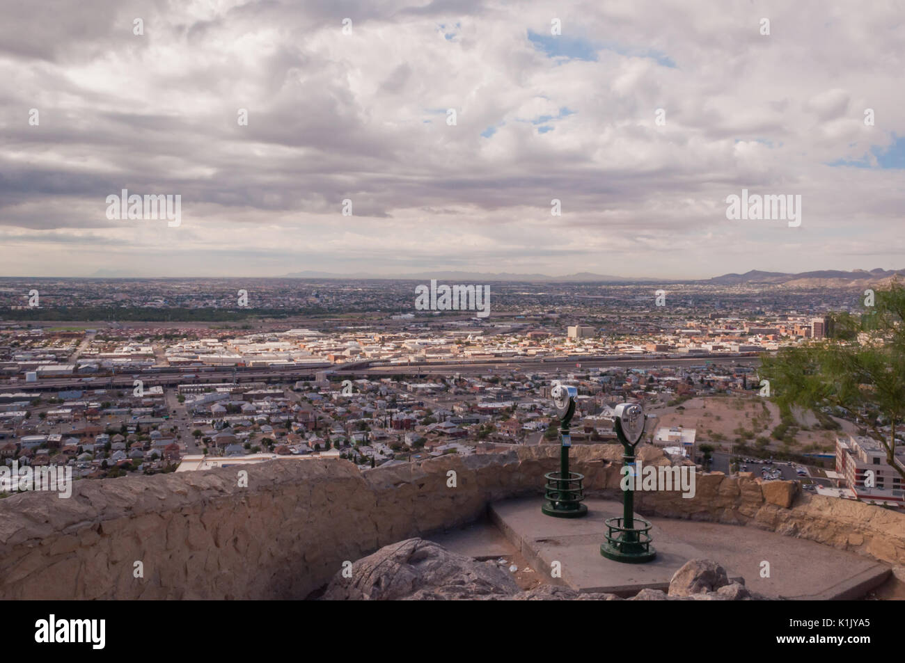 Coppia di vista gli spettatori in Murchison Rogers Park El Paso, TX, Stati Uniti d'America Foto Stock