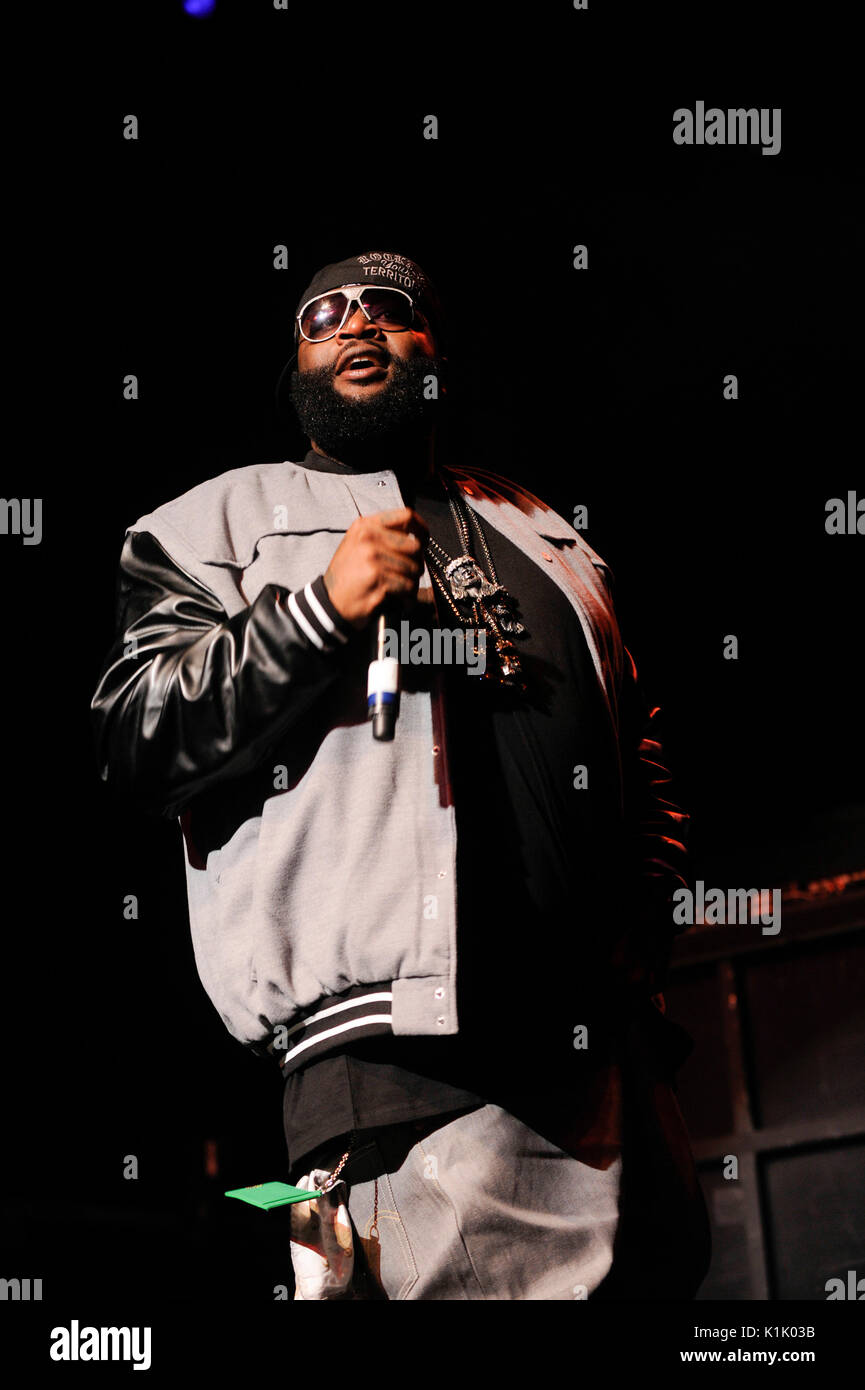 Il rapper William Leonard Roberts II aka Rick Ross esegue Power 106 'Cali Christmas' Dicembre 3,2010 Gibson Amphitheatre Los Angeles. Foto Stock