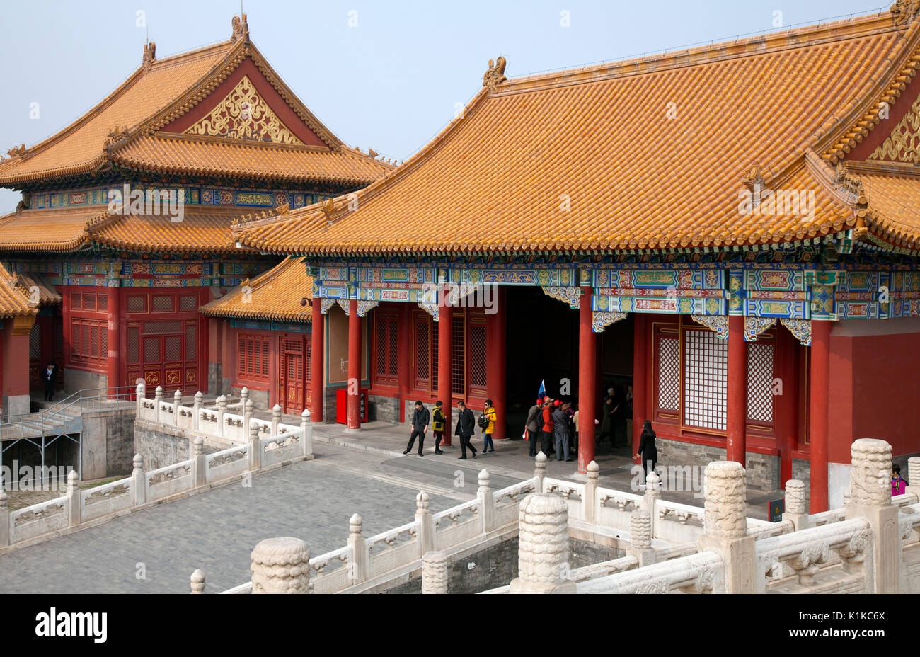 Dettaglio architettonico, la Città Proibita di Pechino, Cina. Tentativamente identificato come la sala della coltivazione mentale ed ex quarti di monarch c Foto Stock