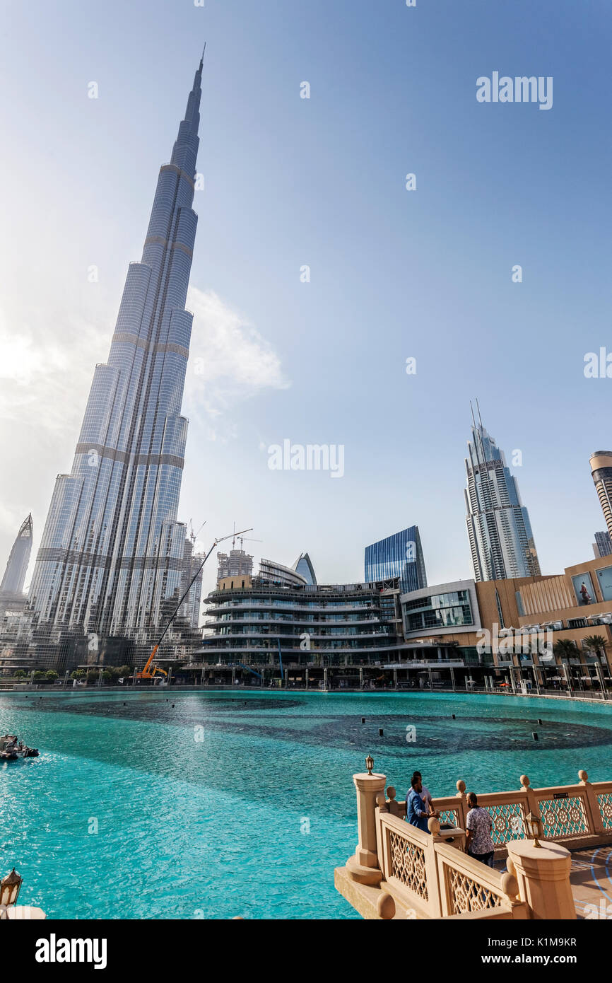 Il Burj Khalifa Lago, Burj Khalifa, grattacielo, fowntown, Dubai, Emirati Arabi Uniti Foto Stock