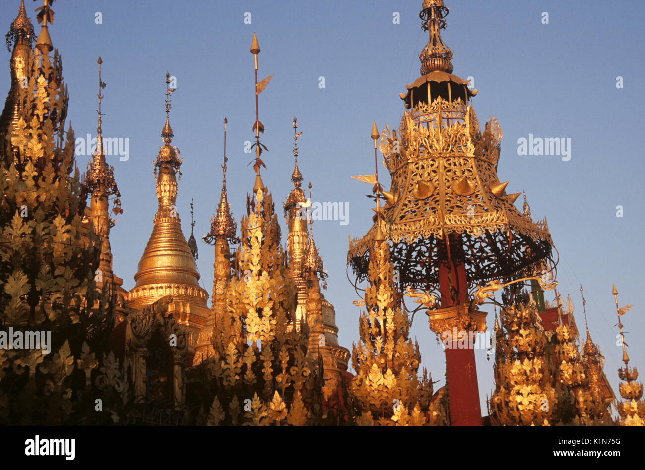 Decorazioni in oro a Pagoda Shwesandaw, Pyay, Pegu (Bago) regione, Birmania (Myanmar) Foto Stock