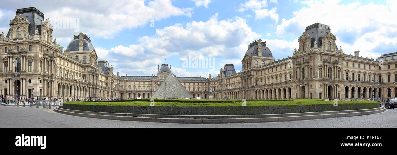 Il museo del Louvre o il museo del Louvre è il più grande del mondo un museo e un monumento storico di Parigi, Francia. Foto Stock
