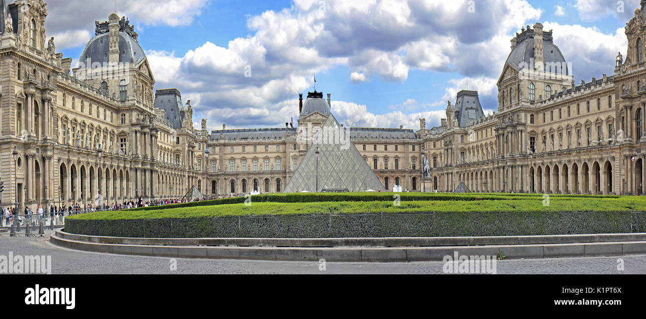 Il museo del Louvre o il museo del Louvre è il più grande del mondo un museo e un monumento storico di Parigi, Francia. Foto Stock