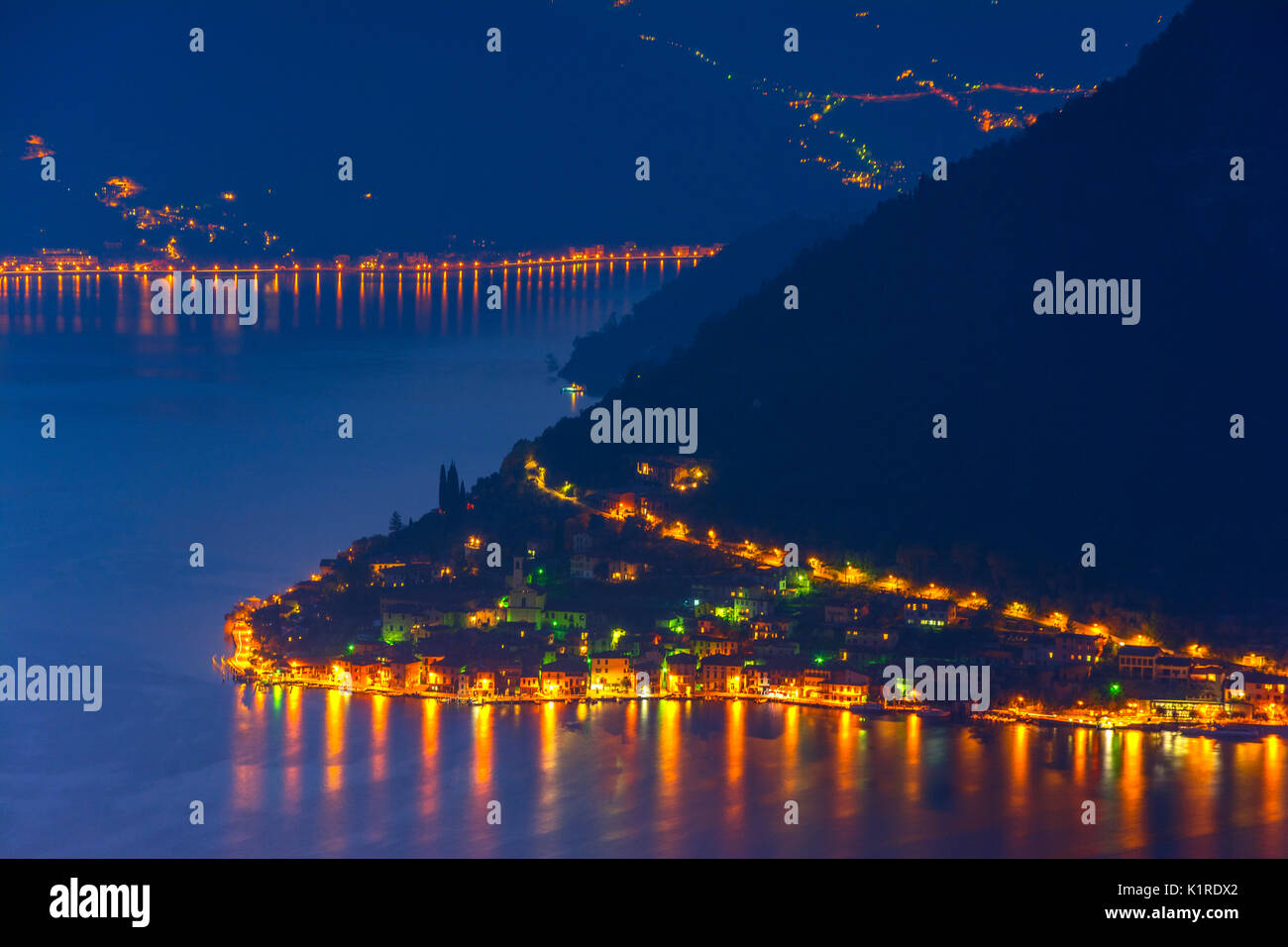 Peschiera Maraglio , uno dei più bei villaggi in Italia , le province di Brescia , Lombardia, Italia Foto Stock