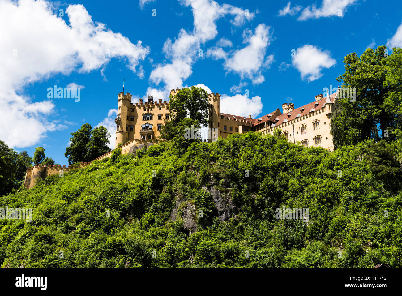 Il Castello di Hohenschwangau è un palazzo del XIX secolo in Germania meridionale e uno degli abitanti più famosi è stato il Re Ludwig II di Baviera. Foto Stock