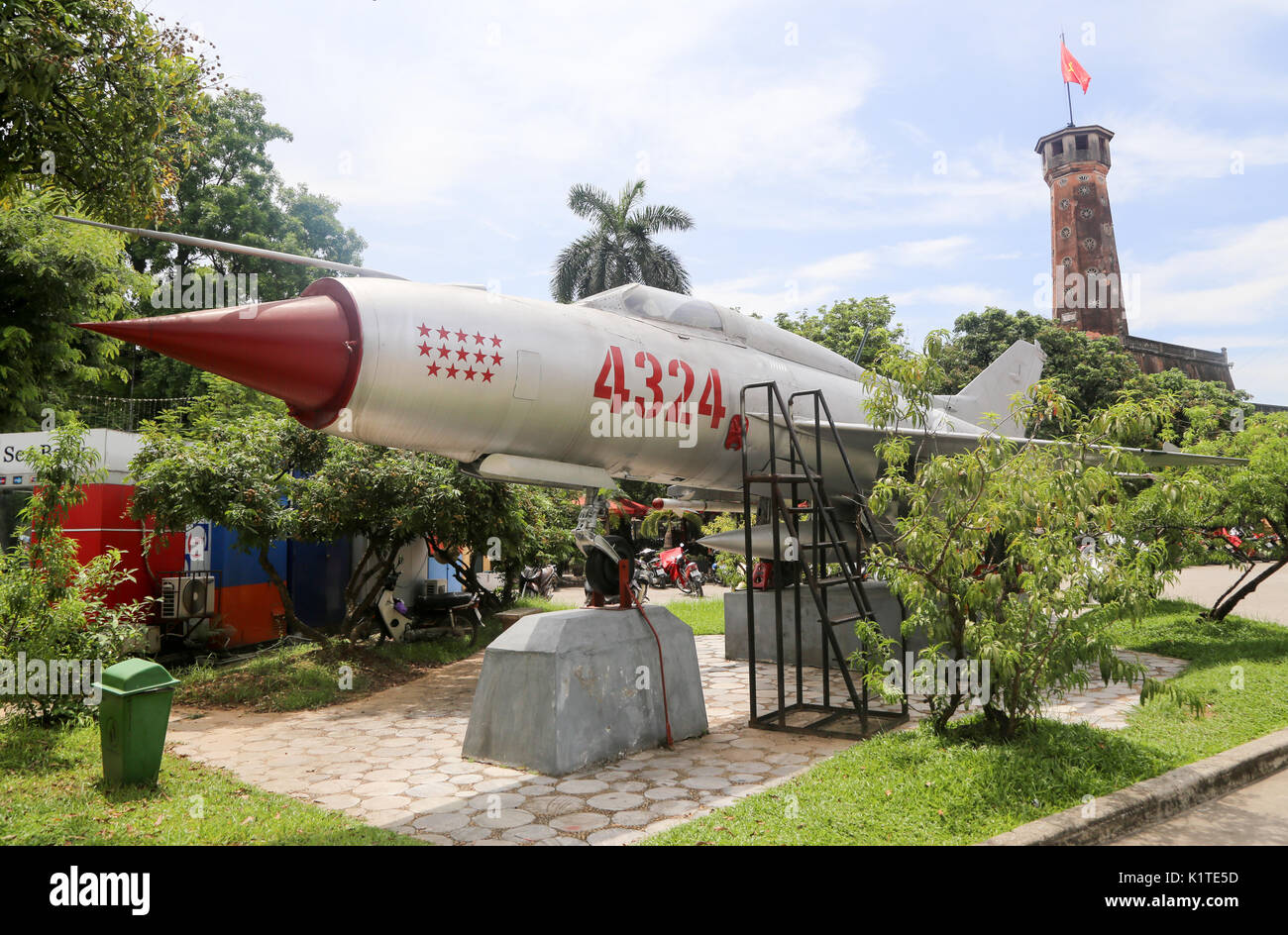 Un MIG 21 Fishbed jet da combattimento aereo al Vietnam Museo della Storia Militare di Hanoi, Vietnam Foto Stock