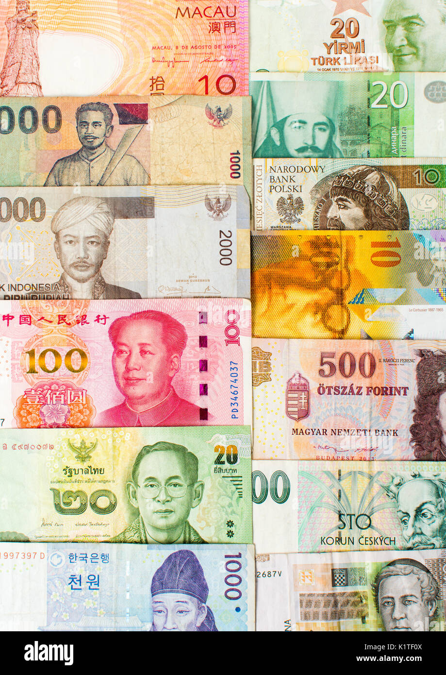 Varie monete banconote formando una configurazione di sfondo Foto Stock