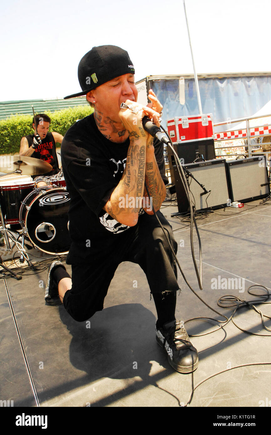 Pro bmxer/cantante Rick Thorne bravi ragazzi black esecuzione 2008 Vans warped tour pomona fairgrounds pomona. Foto Stock