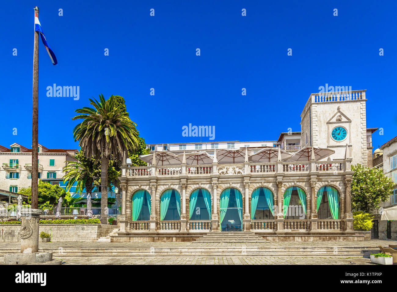 Vista panoramica al vecchio punto di riferimento nella città di Hvar, Croazia, popolare europea resort turistico. Foto Stock