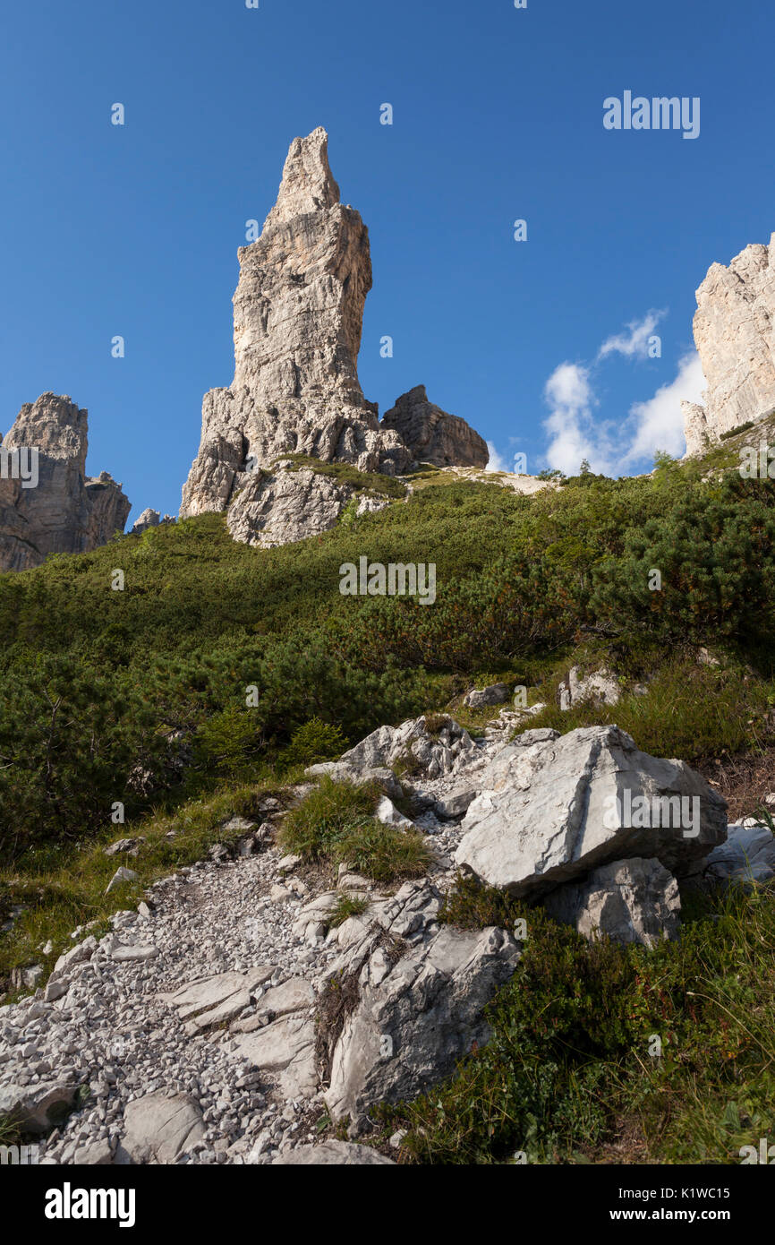 L'Europa, Italia, Friuli, Pordenone. Il Campanile di Val Montanaia profilarsi nel cielo, Cimolais, Dolomiti Friulane Park. Foto Stock
