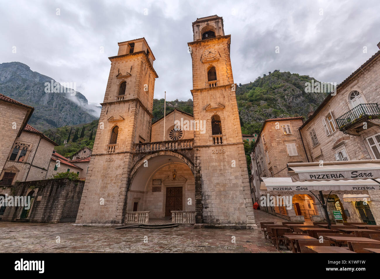 Cattedrale di San Trifone, Vista della facciata esterna, Kotor città vecchia, Montenegro Foto Stock