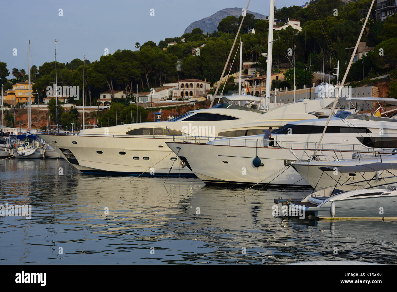 Super yacht ormeggiati nel Club nautico a Javea sulla Costa Blanca, Spagna Foto Stock