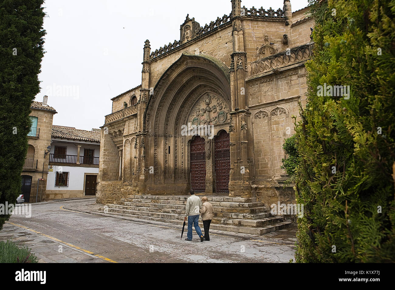 Quadrato possono 1, rientrano nella chiesa di San Paolo, un paio di passeggiate vicino alla chiesa, a Ubeda, Provincia di Jaen, Spagna Foto Stock