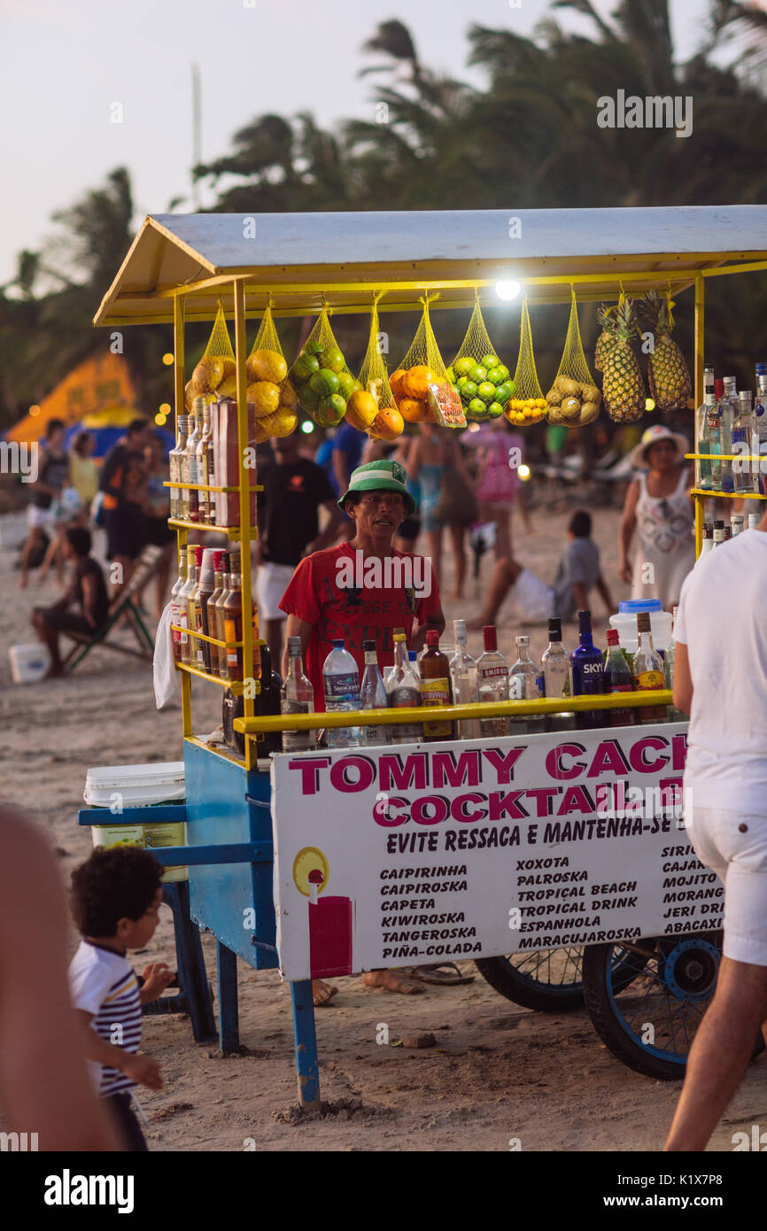 Un venditore di bevande al bar carriole a Jericoacoara, Ceará, brasil Foto Stock