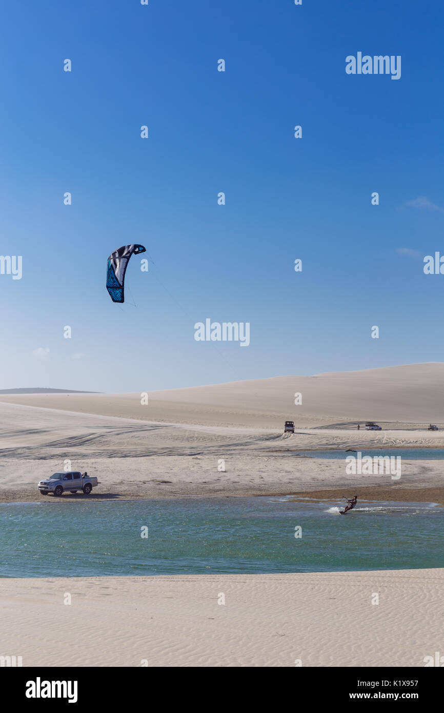 Il kite-surf kitesurf a Jericoacoara, Ceará, Brasil Foto Stock