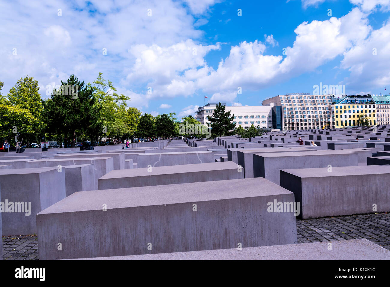 Il memoriale dell'Olocausto dalla Porta di Brandeburgo a Berlino Germania Foto Stock