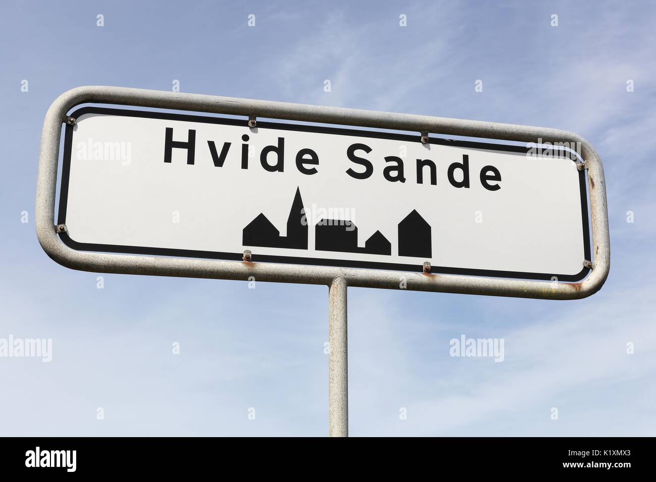 Hvide Sande city road sign in Danimarca Foto Stock