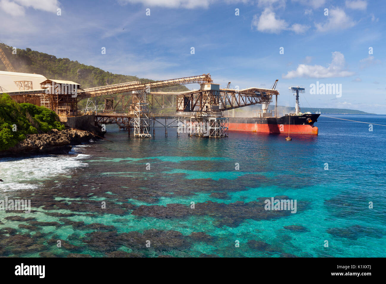 Caricamento Phosphat Wharf, Flying Fish Cove, Isola di Natale, Australia Foto Stock