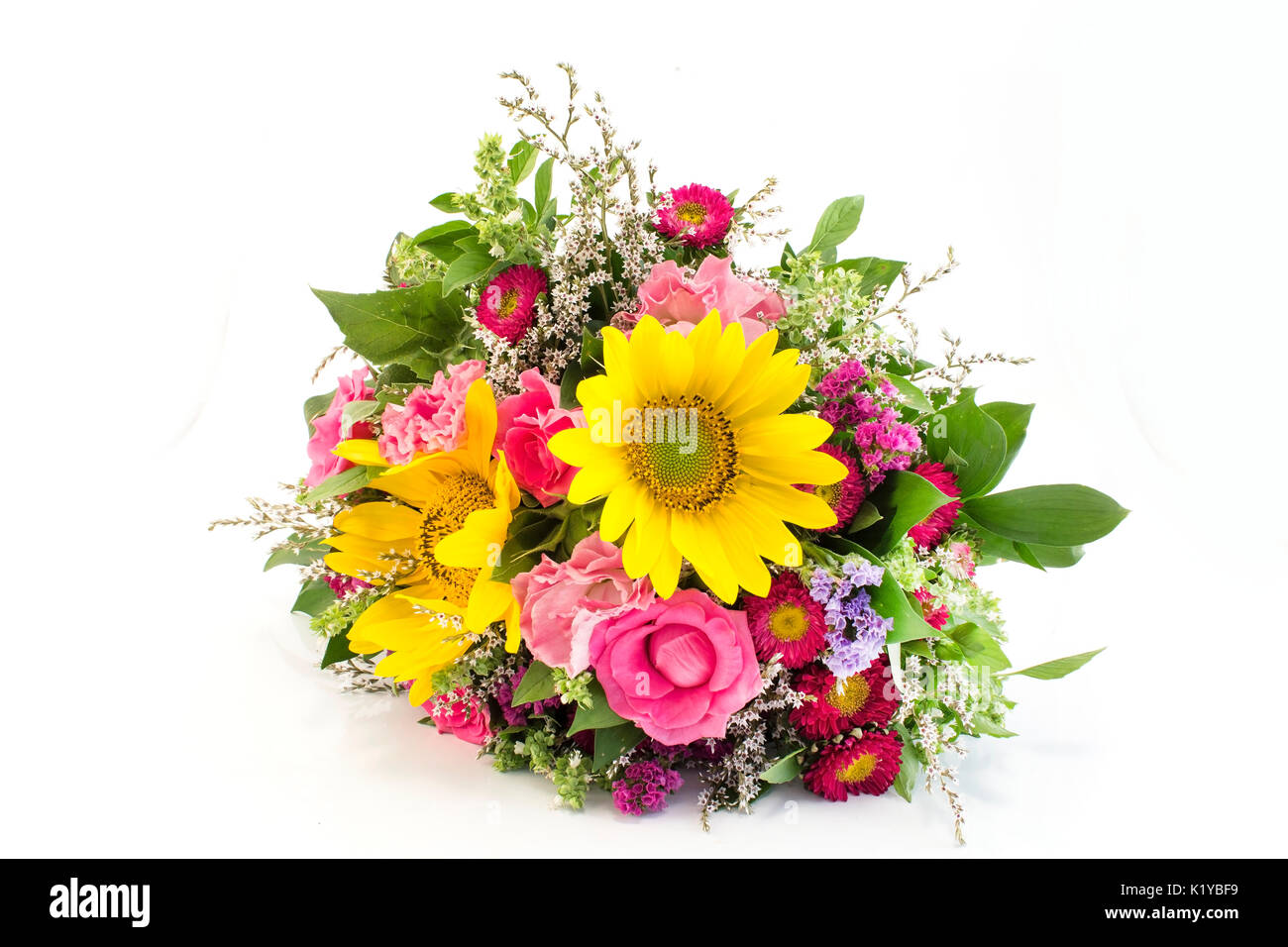 Freschi bouquet di fiori estivi non Isolato bianco. Foto Stock